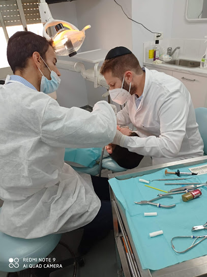 Zaret Dental Center - ירושלים 3 AF1QipMRAAyxcsDPXSUXwb0cmcii3Uf9nY w2HkkyIF9w408 h545 k no